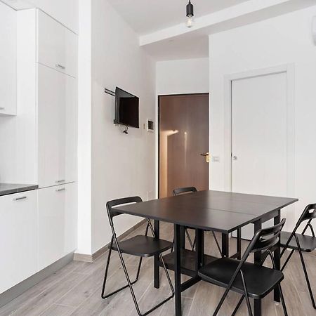 Modern And New Flat In Duomo Area Apartment Милано Екстериор снимка