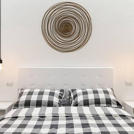Modern And New Flat In Duomo Area Apartment Милано Екстериор снимка