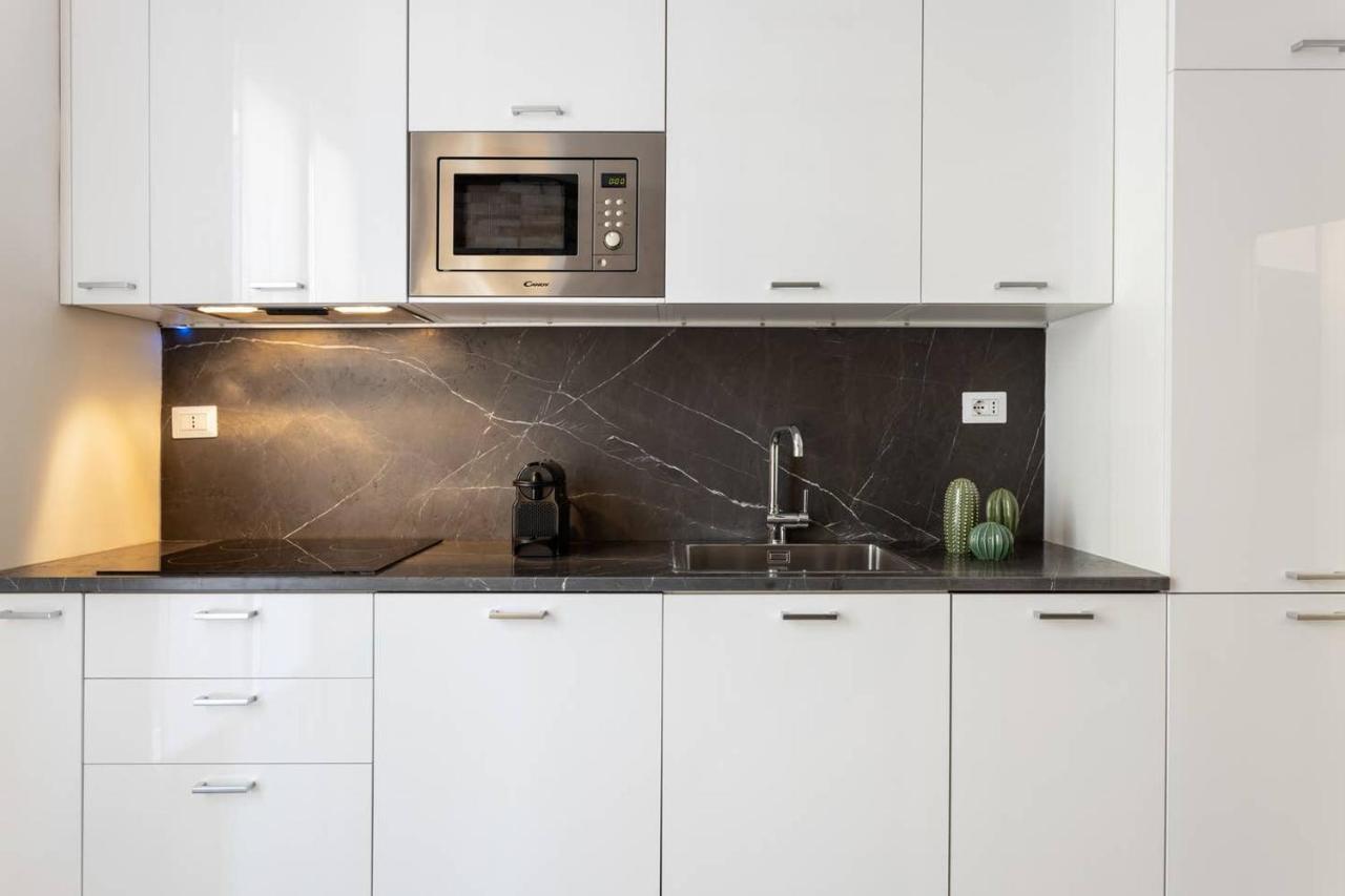 Modern And New Flat In Duomo Area Apartment Милано Екстериор снимка