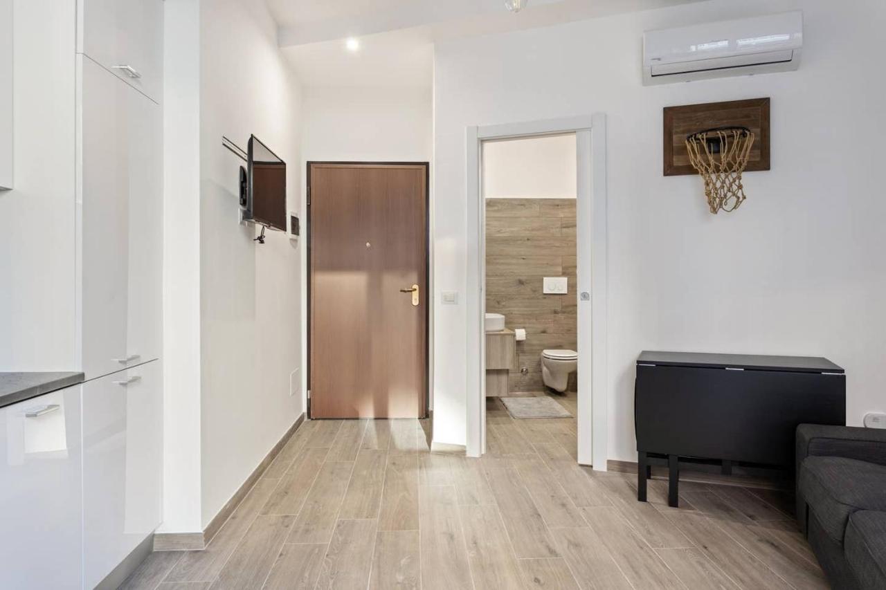 Modern And New Flat In Duomo Area Apartment Милано Екстериор снимка