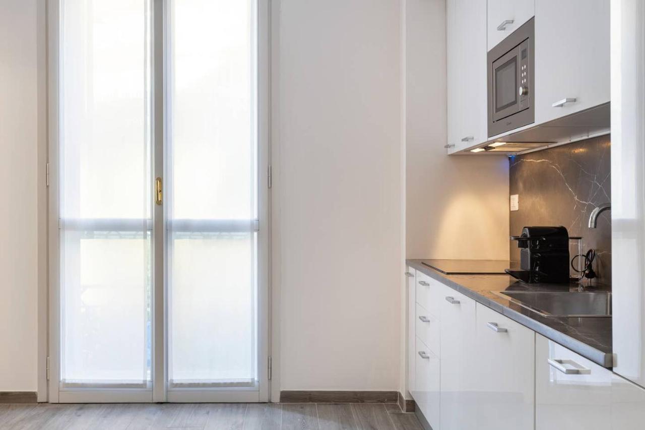 Modern And New Flat In Duomo Area Apartment Милано Екстериор снимка