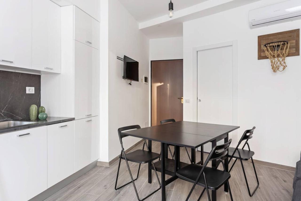 Modern And New Flat In Duomo Area Apartment Милано Екстериор снимка