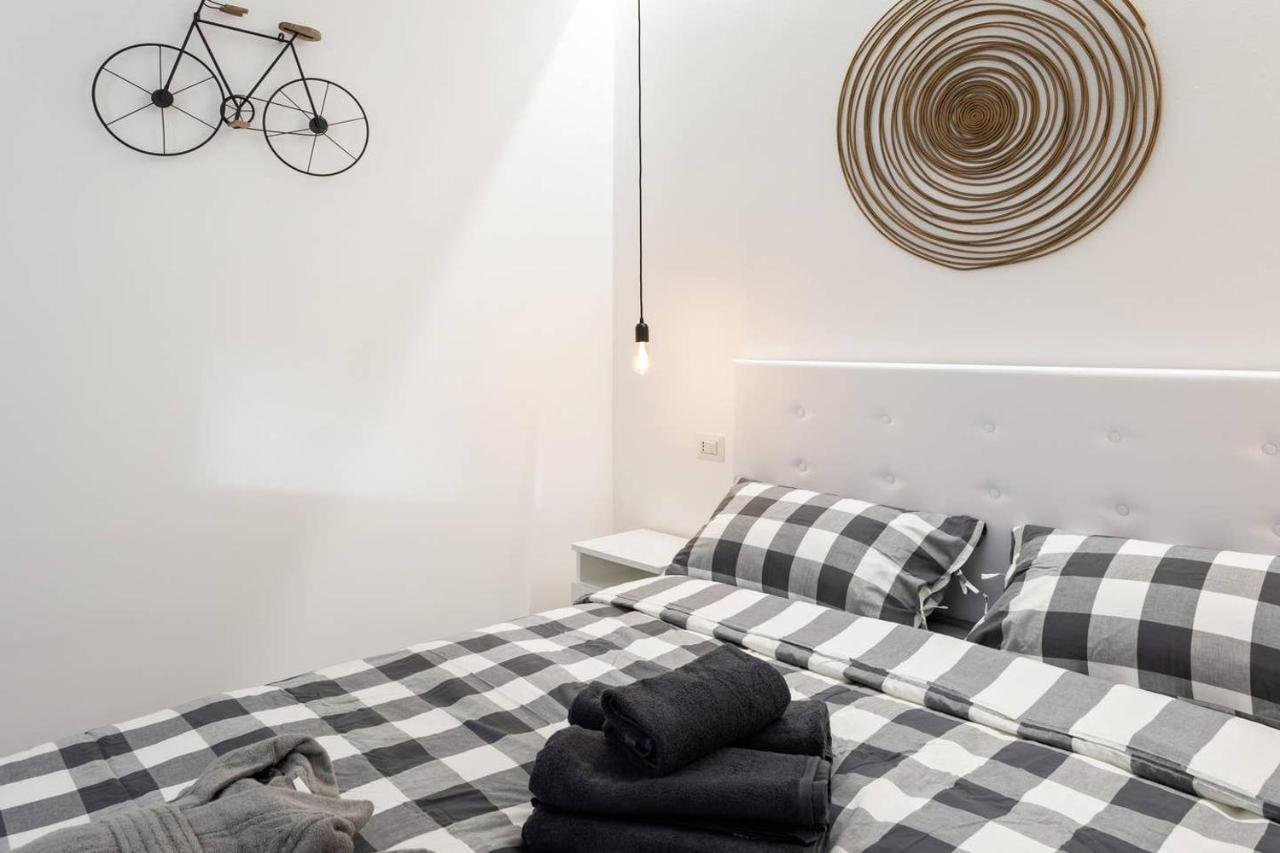 Modern And New Flat In Duomo Area Apartment Милано Екстериор снимка